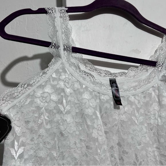 Delicate White Lace Chemise with Floral Pattern :Box OW3: - Picture 5 of 10